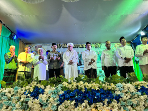 MALAM 10 MUHARRAM 1448 H: BERBAGI BERKAH DAN HIDUPKAN TRADISI RELIGIUS DI KAMPUNG TAMBELAN SAMPIT