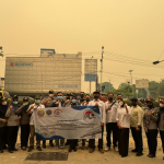 Kabut Asap Pontianak Mencekam — APTRINDO Kalbar dan DISHUB Kota Pontianak Turun Tangan, Bagikan 5.000 Masker ‘ APTRINDO PEDULI ‘ Untuk Pengguna Jalan
