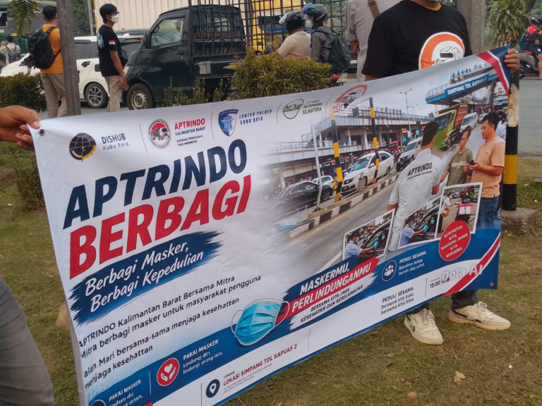 Aptrindo Kalbar Berbagi 15000 Masker & Vitamin di Kubu Raya, Sinergi Bersama Pihak Terkait Tangani Dampak Kabut Asap